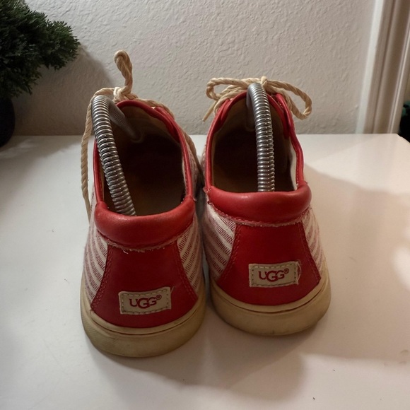 Ugg - Picture 7 of 9